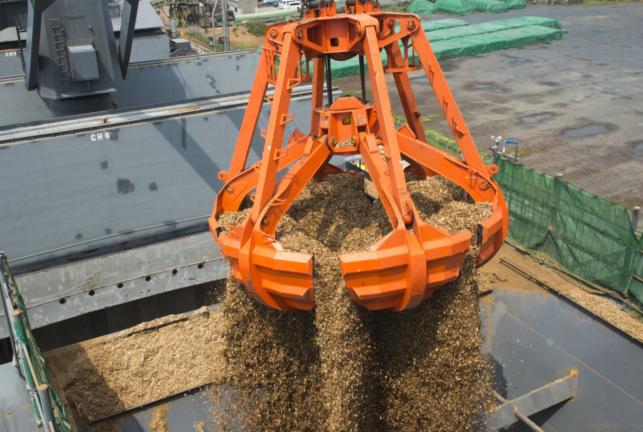 The berth is mainly used to load and unload wood chips