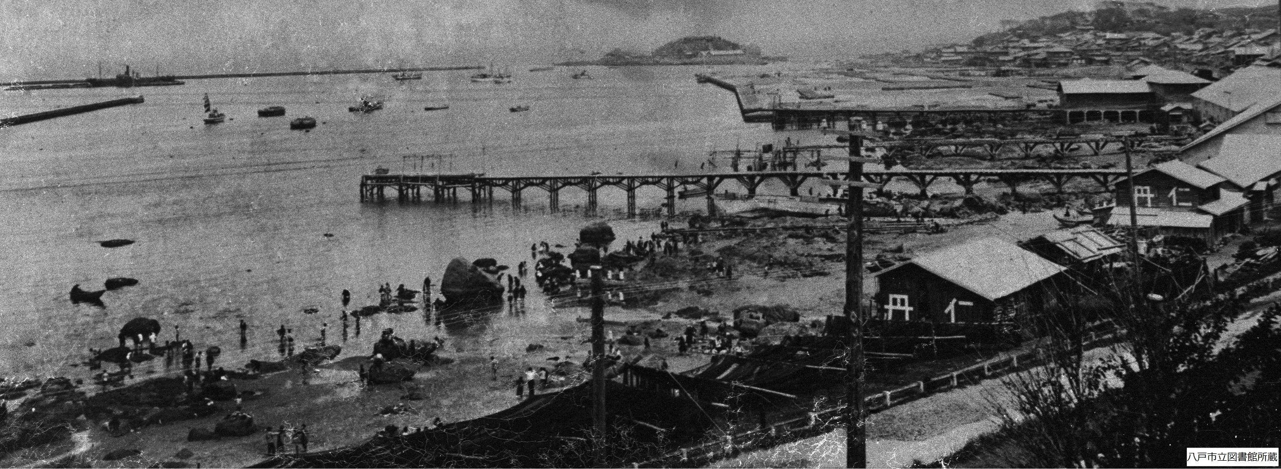 Improvement works underway in Hachinohe Port (1930)